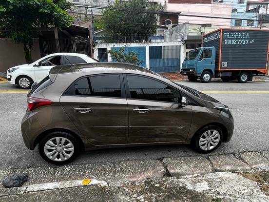 HYUNDAI HB20 1.0 COMFORT PLUS 12V FLEX 4P MANUAL